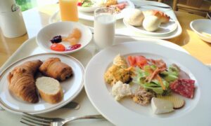 ホテル・旅館の朝食ビュッフェ効率化:オーナーの負担軽減と品数アップを両立する「新常識」