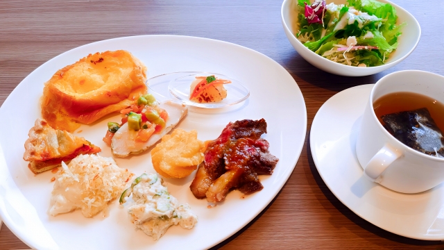 朝食ビュッフェの現状と課題:オーナーが直面する「負の連鎖」